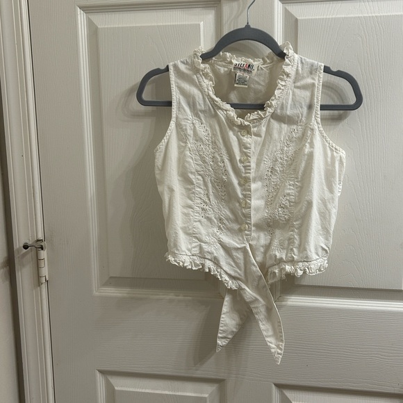 Tops - Vintage White Sleeveless Tie-Front Button Vest